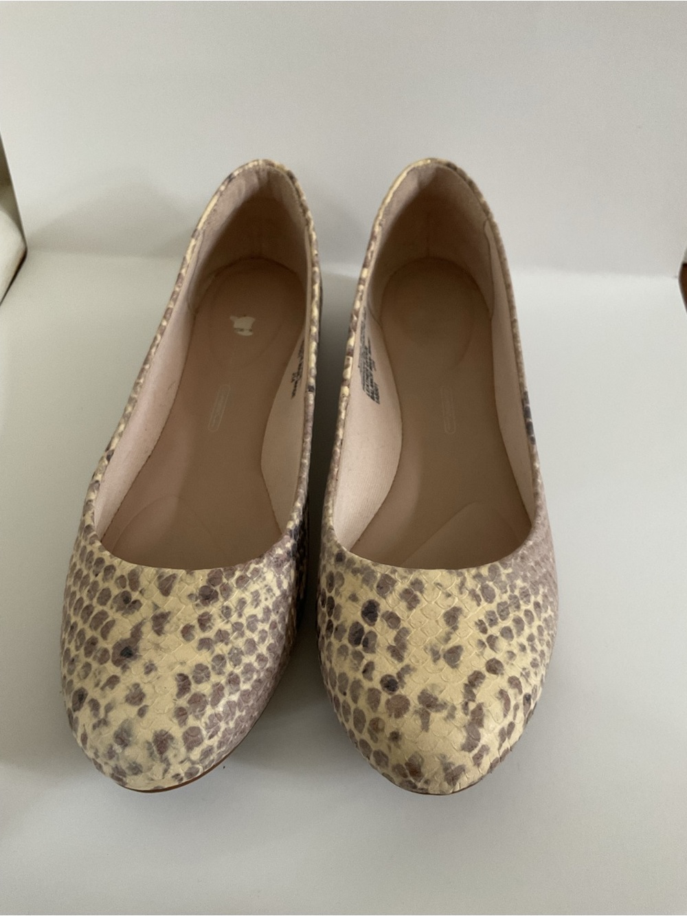Rockport ballet flats cream and gray snakeskin-embossed leather texture Size 5